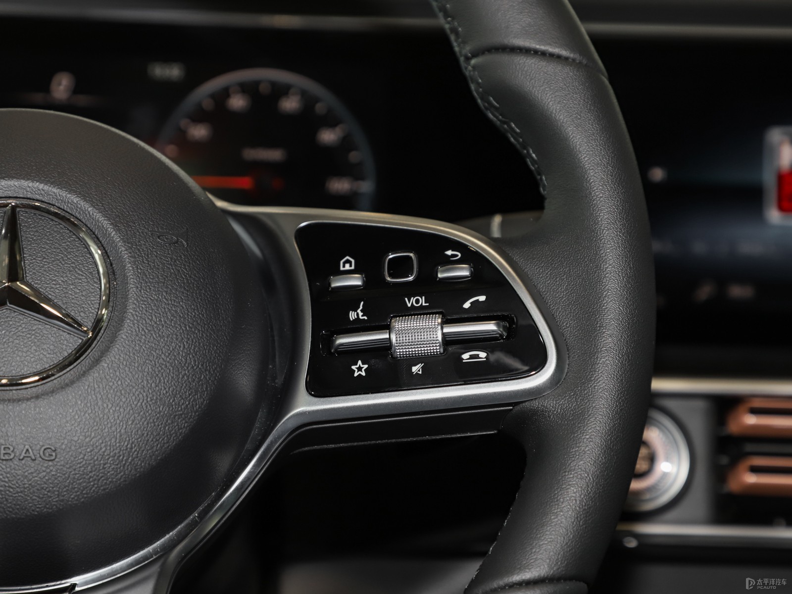 奔驰EQC 2021款 EQC 350 4MATIC内饰 科技与豪华的完美融合，打造移动智能家居体验